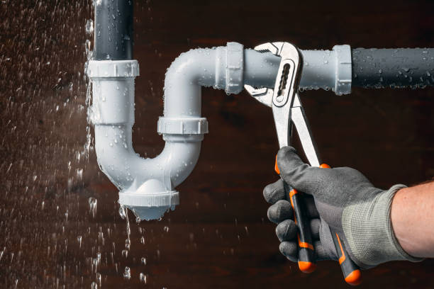 Professional Leak Detection technician working in Middletown, IL